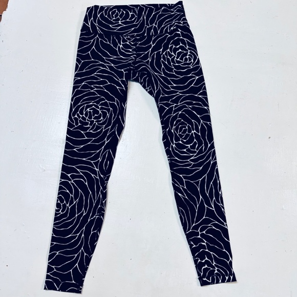 Lululemon Wunder Under High Waisted Leggings in Radiant 8 - Picture 4 of 11